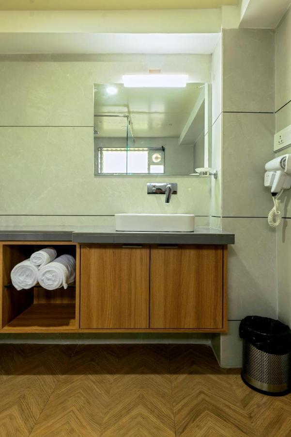 Gold Beach Villa Daman Bagian luar foto