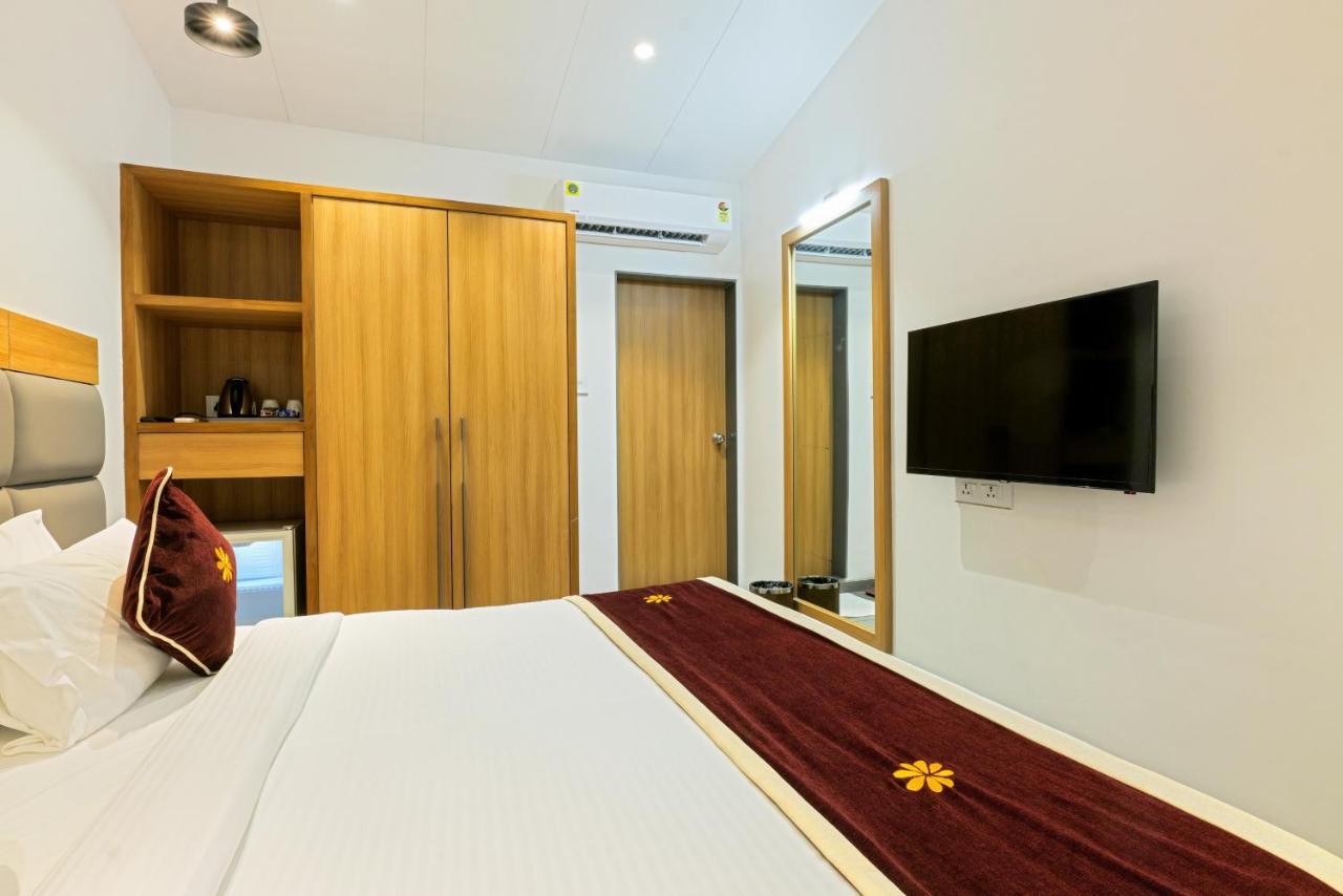 Gold Beach Villa Daman Bagian luar foto