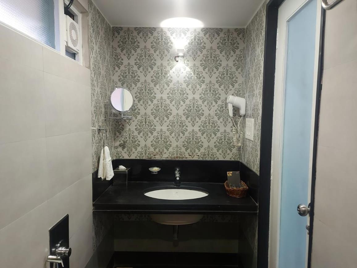 Gold Beach Villa Daman Bagian luar foto