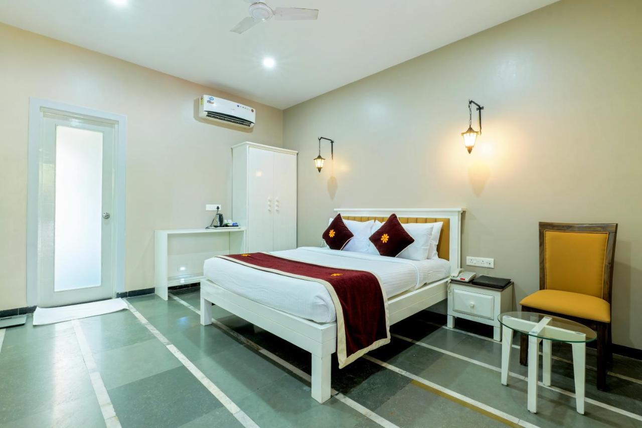 Gold Beach Villa Daman Bagian luar foto