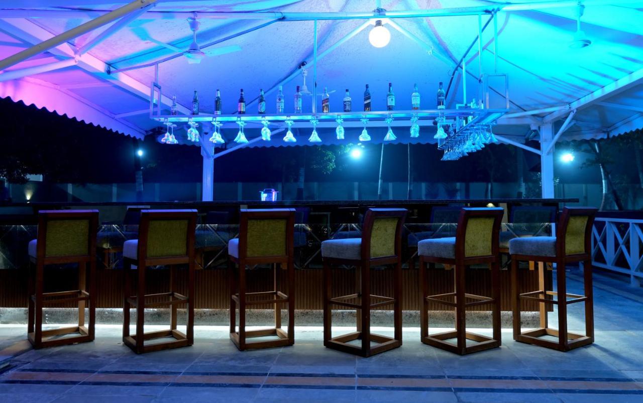 Gold Beach Villa Daman Bagian luar foto
