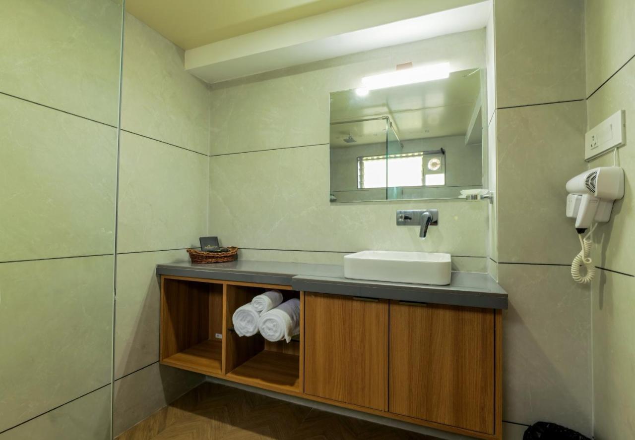 Gold Beach Villa Daman Bagian luar foto