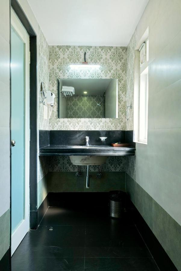 Gold Beach Villa Daman Bagian luar foto